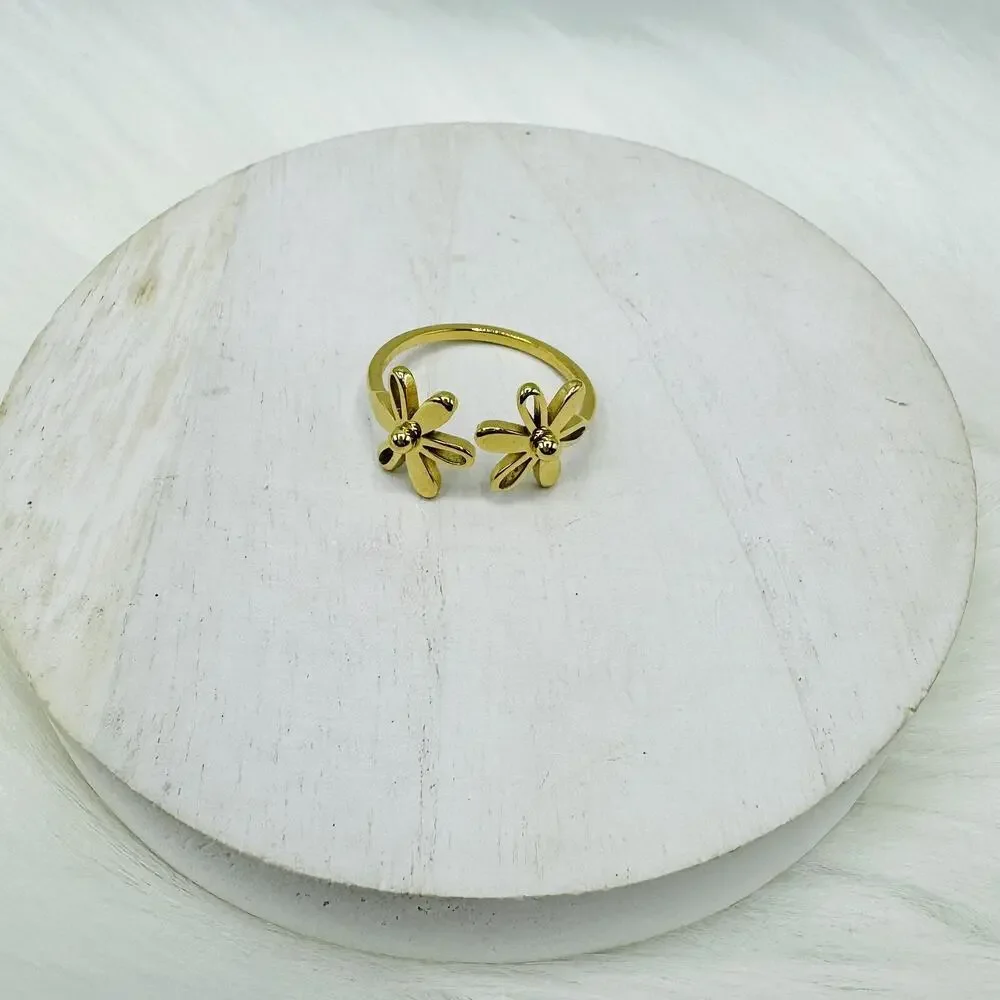 Golden Daisy Ring Size 9